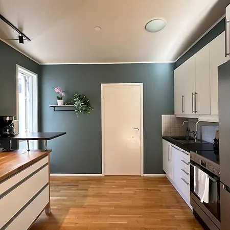 Cozy 2 Bedroom *