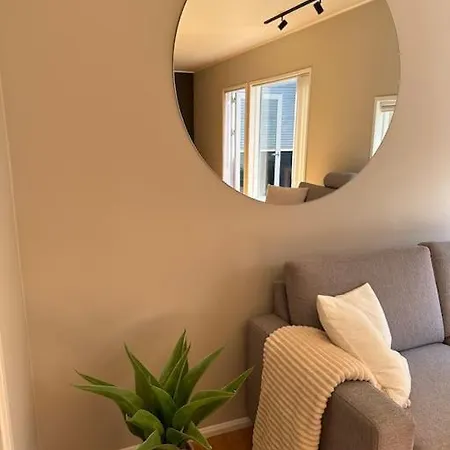 Cozy 2 Bedroom *